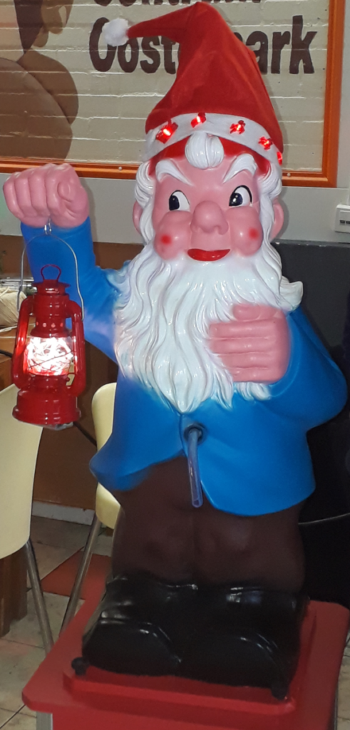 De limonadekabouter met kerstmuts